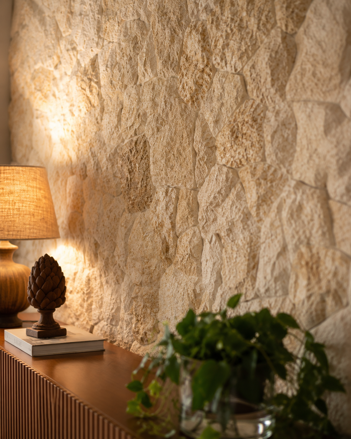 Detalhe de Pedra Moledo com luminária